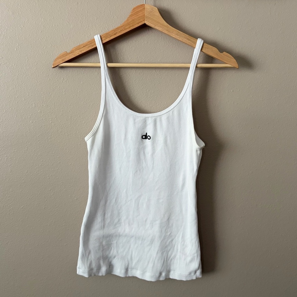 Alo YOGA Women’s White Scoop Neck Tank Top with Small Logo